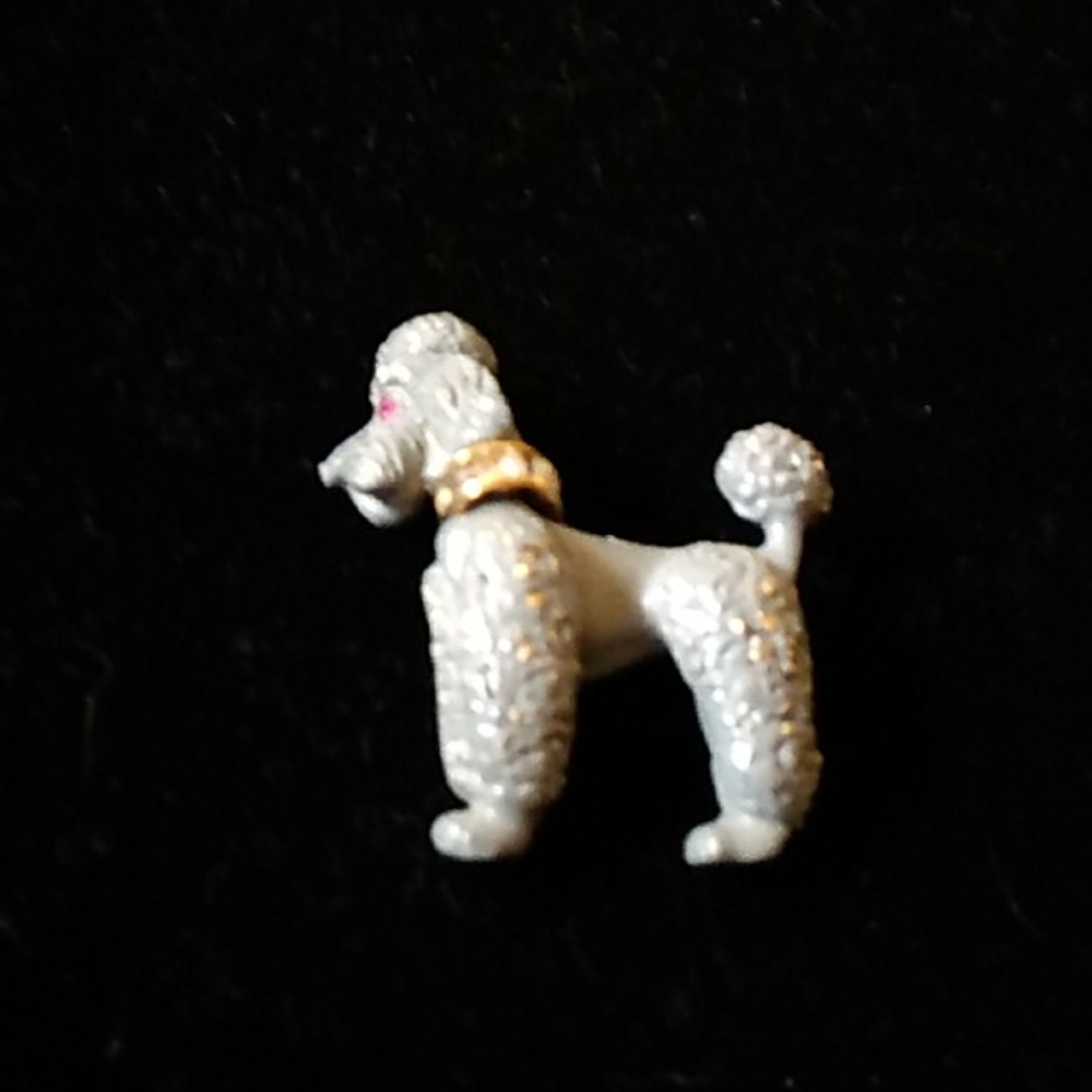 Sweet little poodle pin. Napier The head turns